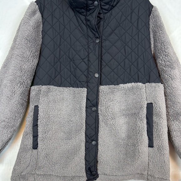 NWT Steve Madden Women’s 1X Quilted Fleece Black and Gray Jacket - Picture 4 of 12